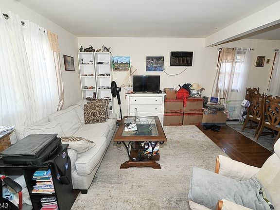 3rd image of 300 Kennedy Dr