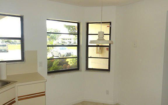 4th image of 5885 Parkwalk Dr