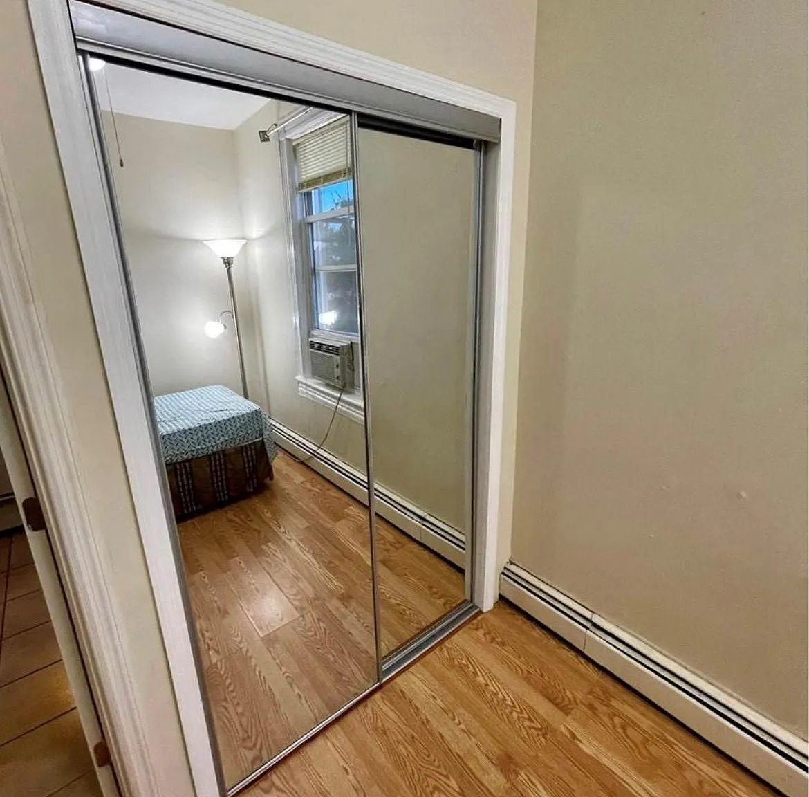 4 bed, 958 sqft, $1,000 — Photo 3