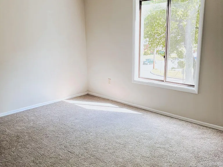 1744 N Hamilton St #B — Photo 9