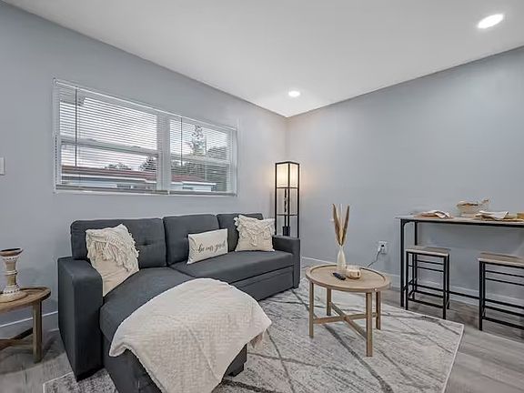 4th image of 4313 W Woodlawn Ave