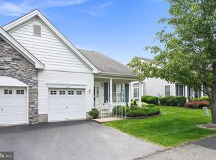 99 Meadowlark Dr, Hamilton, NJ 08690
