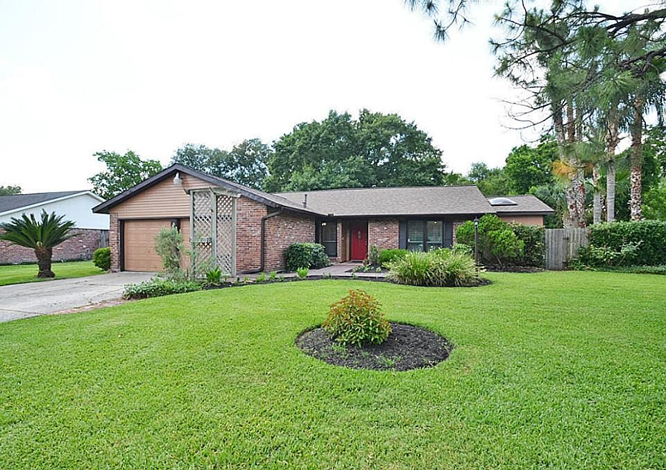 Welcome to your new home in Westbury!