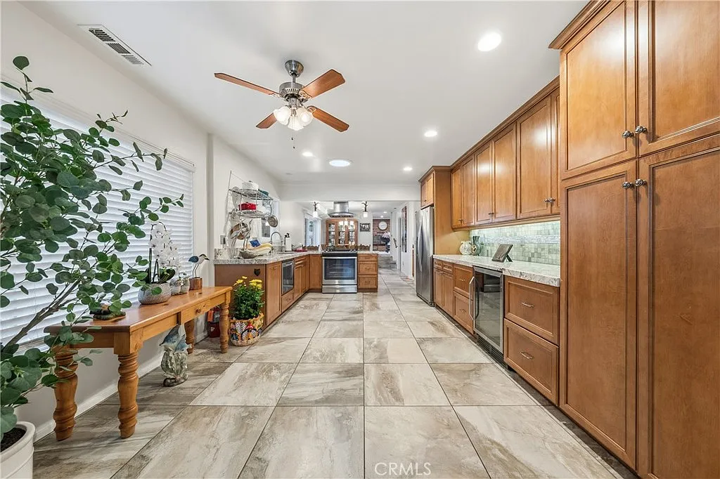 4 bed, 2100 sqft, $3,000 — Photo 4