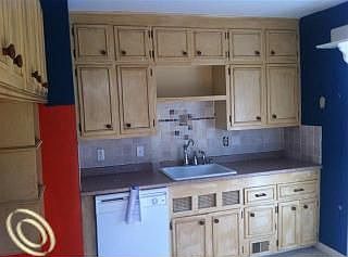 3rd image of 23563 Hill Ave