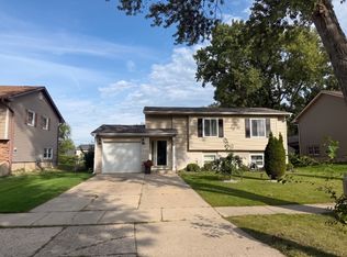 753 Macarthur Dr, Buffalo Grove, IL 60089
