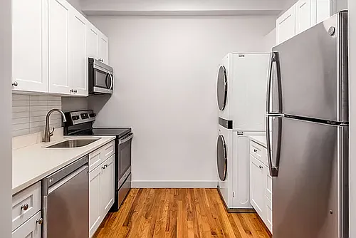 51-10 Vernon Blvd #1B Photo 1