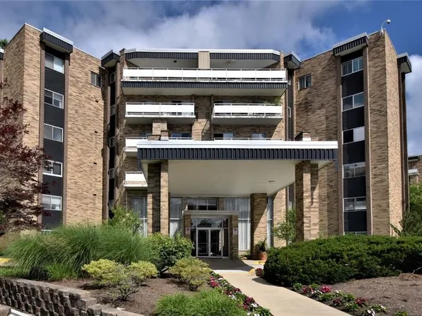 2112 Acacia Park Dr APT 110, Lyndhurst, OH 44124