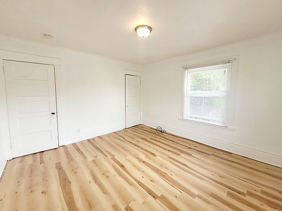 5th image of 414 Fuller Ave SE #2