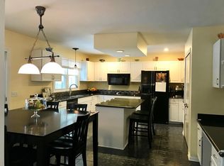 2716 Stoneleigh Dr, Toledo, OH 43617