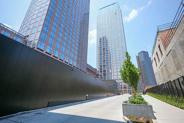 Rented by Arwell Realty | media 34