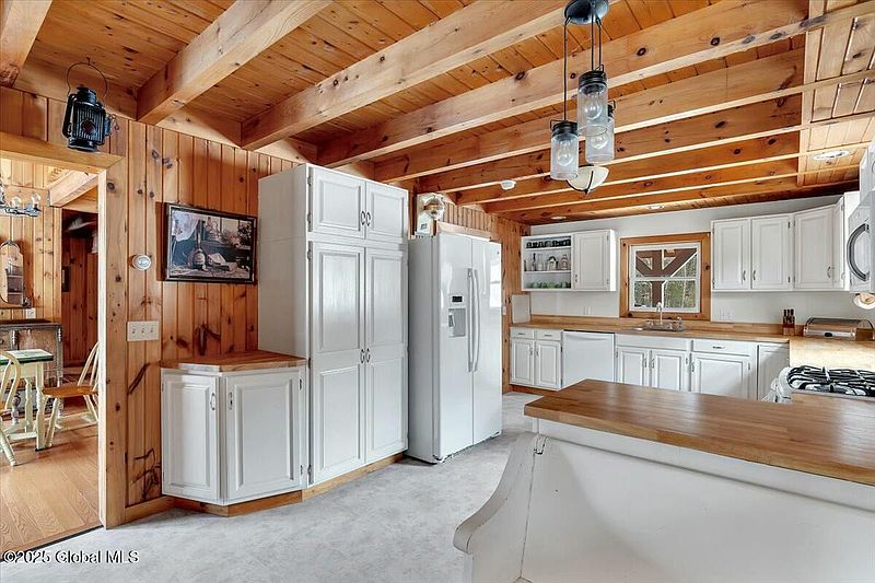 4th image of 963 Ridge Road