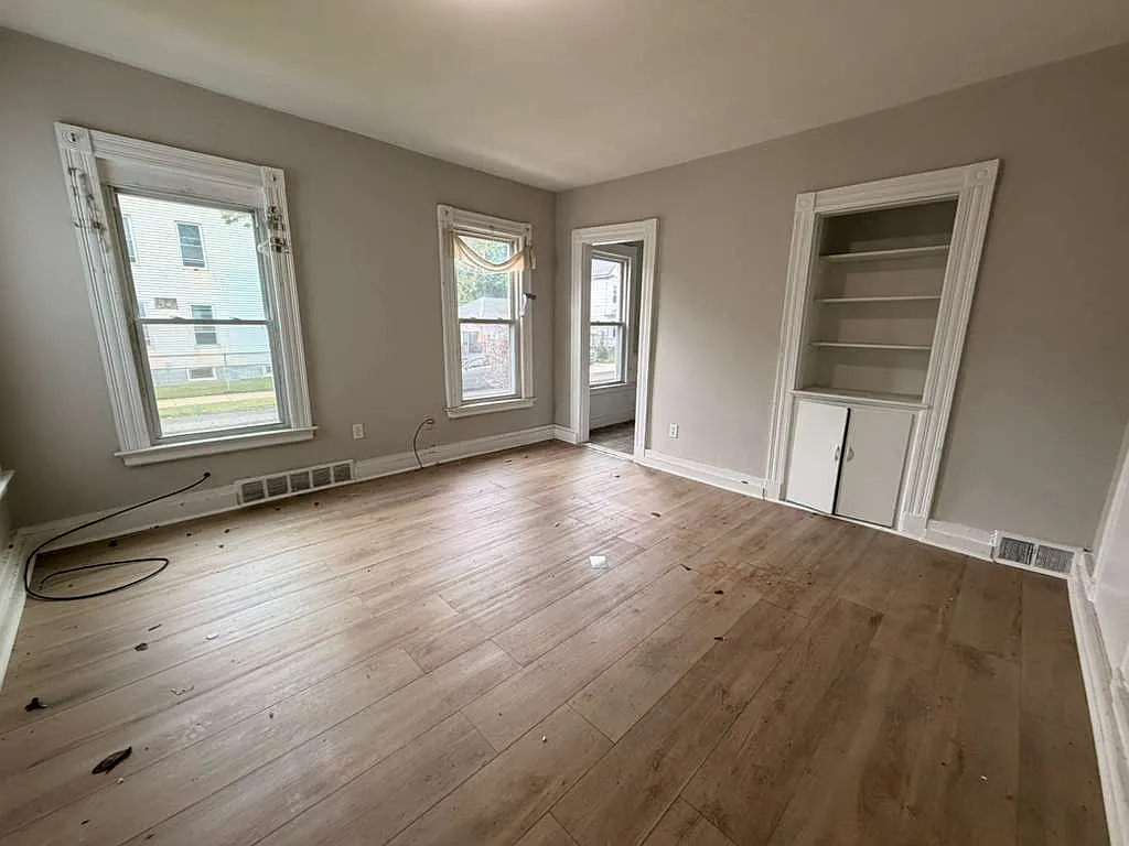 3 bed, $1,600 — Photo 3