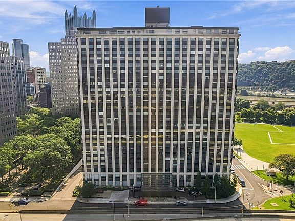 2nd image of 320 Fort Duquesne Blvd APT 25L