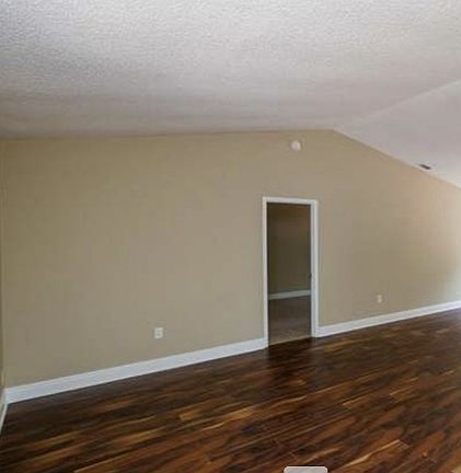 2nd image of 978 Humphrey Blvd