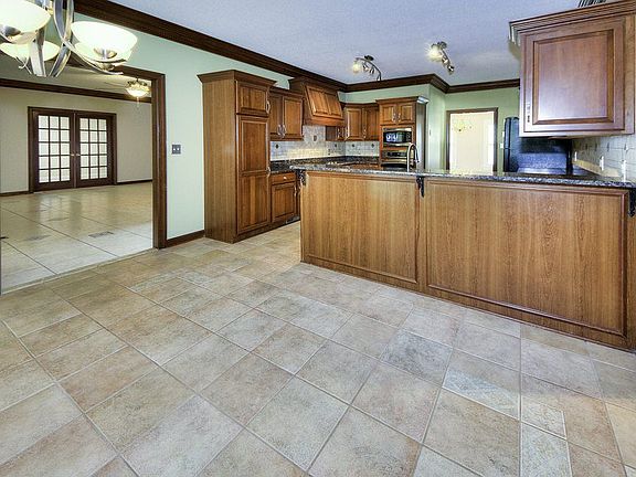 5th image of 410 Overlook Ct