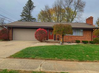 1015 Clearview Dr, Flushing, MI 48433