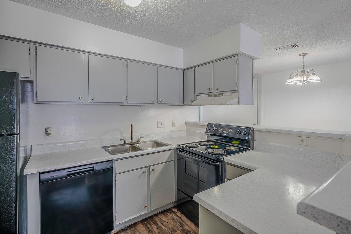 Ironhorse Flats-Kitchen