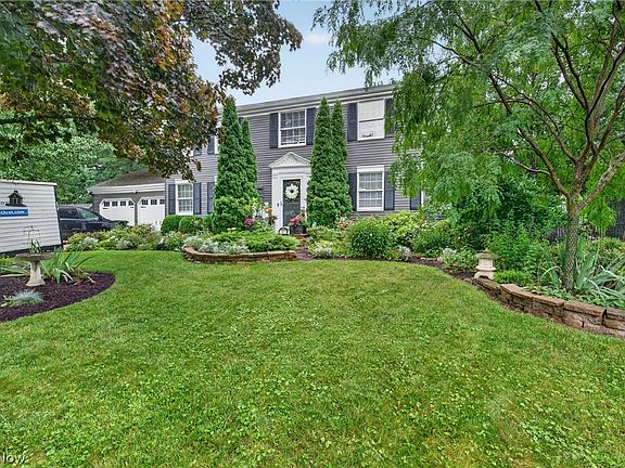3rd image of 988 White Oak Cir