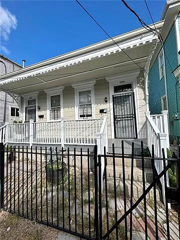 2505 Annunciation St Photo 1