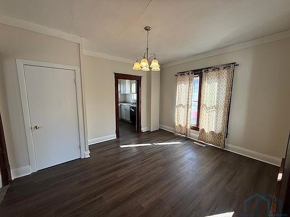 3rd image of 421 Cottage Ave