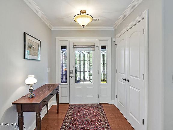 4th image of 1061 Leesburg Drive