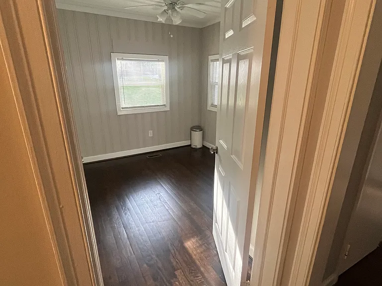 510 Hilderbrand Dr — Photo 20