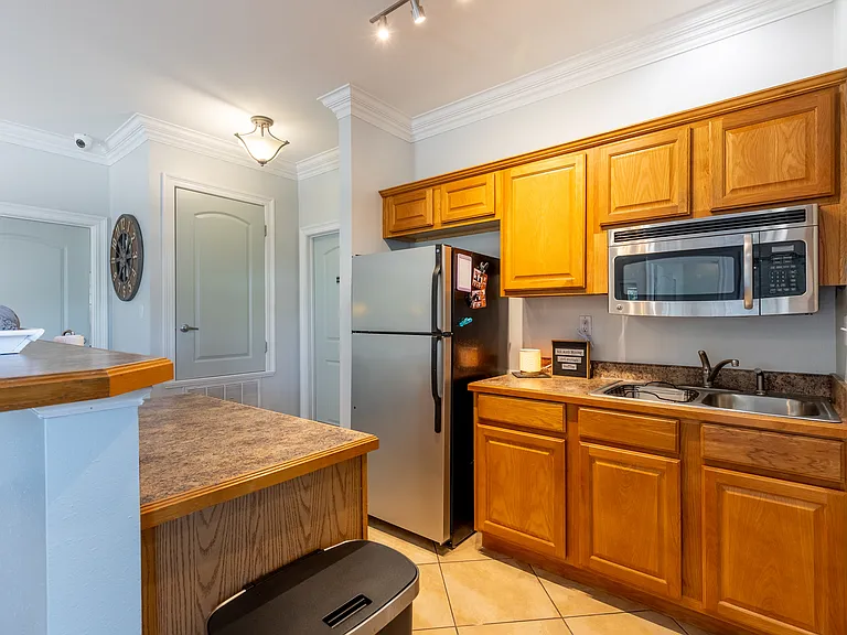 Oceanaire Apartments — Photo 3