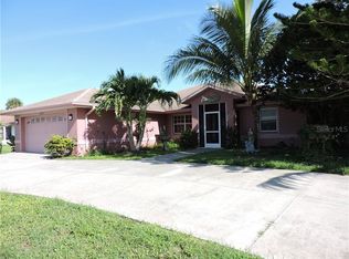 1420 Crest Dr, Englewood, FL 34223