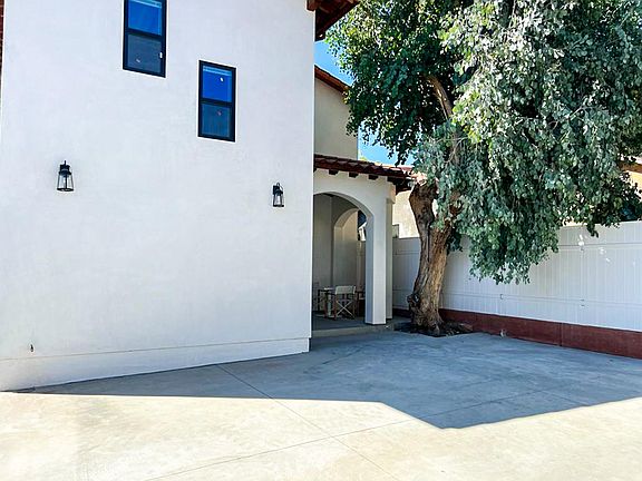 4th image of 13403 Gladstone Ave