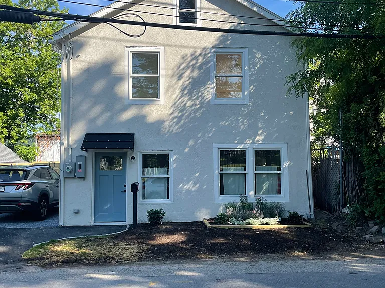 109 Marble Ave — Photo 1
