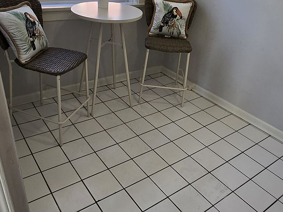 2nd image of 4433 Pershing Ave APT 201