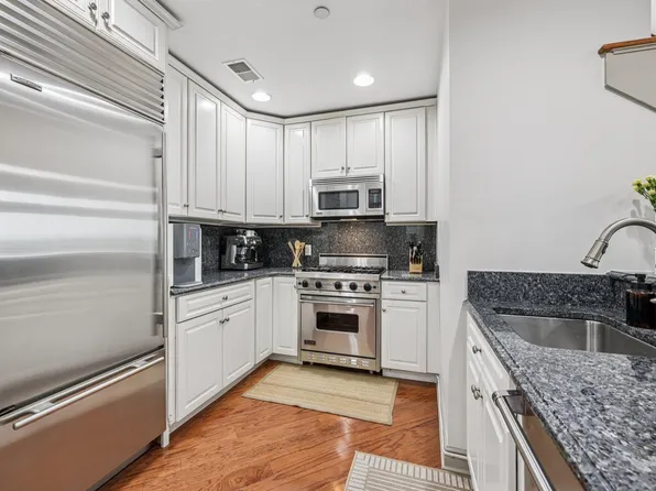 7400 River Road image 6 of 30