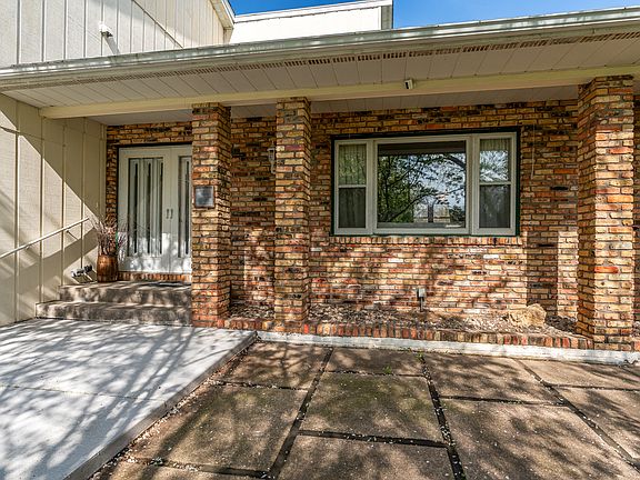 4th image of 9 Valley View Dr