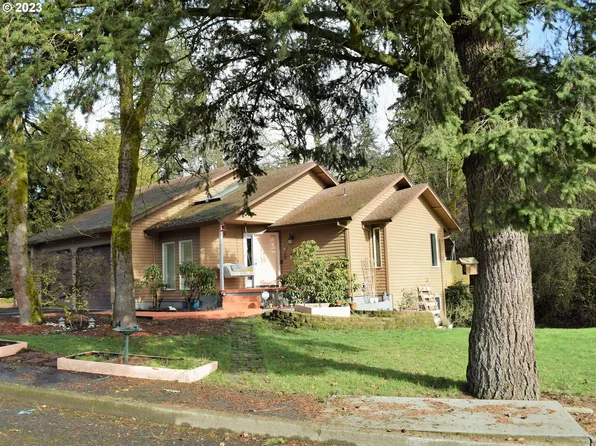 104 Madrona Ct, Saint Helens, OR 97051