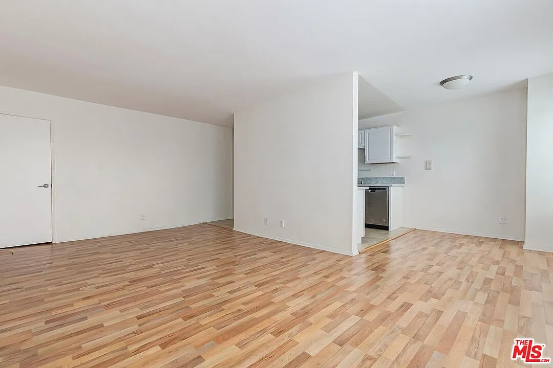 2 bed, 2.0 bath, 1014 sqft, $3,795 — Photo 2