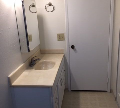 3rd image of 712 Sartori Dr