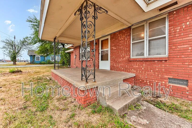 3 bed, 2.0 bath, 1204 sqft, $1,295 — Photo 2