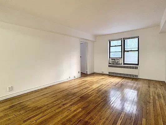 3rd image of 315 E 56th St APT 1E
