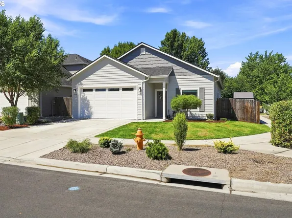 699 Kaitlin Ln, Medford, OR 97501