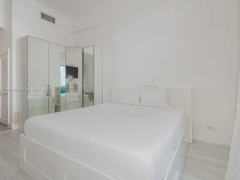 2301 Collins Ave #1629 — Photo 17