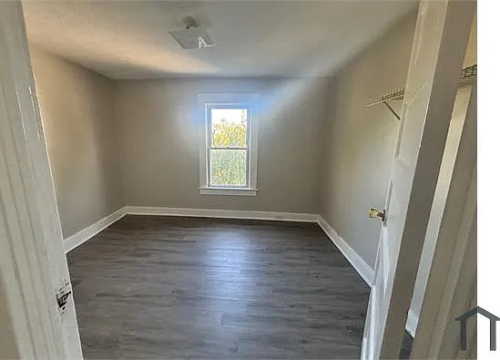 323 W 25th St — Photo 16