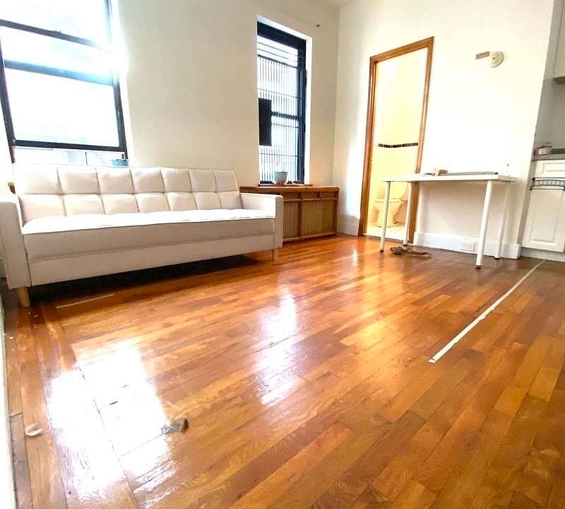 2nd image of 22 W 77th St #54C