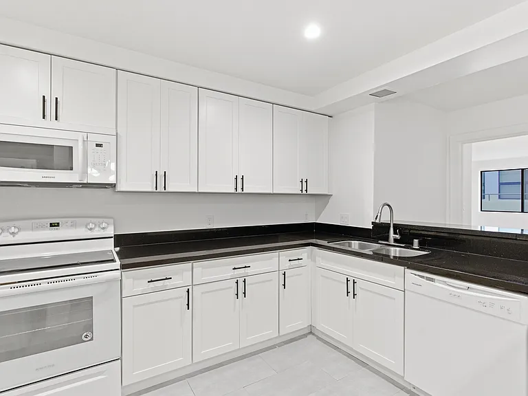 642 NW Knoll Dr — Photo 8