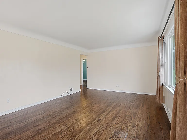 831 Loyola Dr — Photo 23
