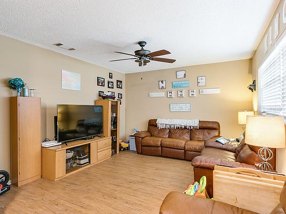 3rd image of 565 Wilson Ave