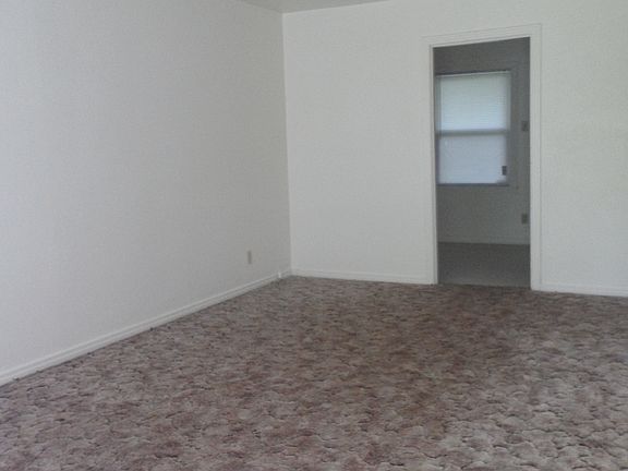 4th image of 1605 Elkins Ave