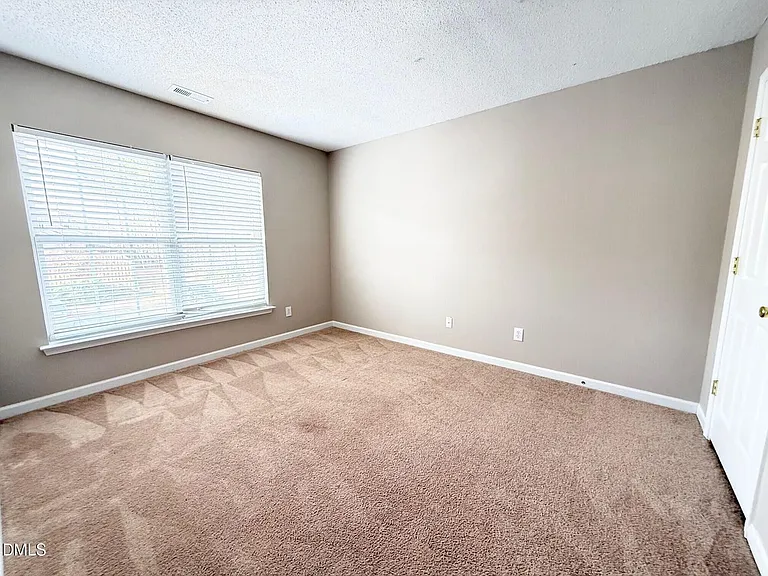 412 Canyon Lake Cir — Photo 15