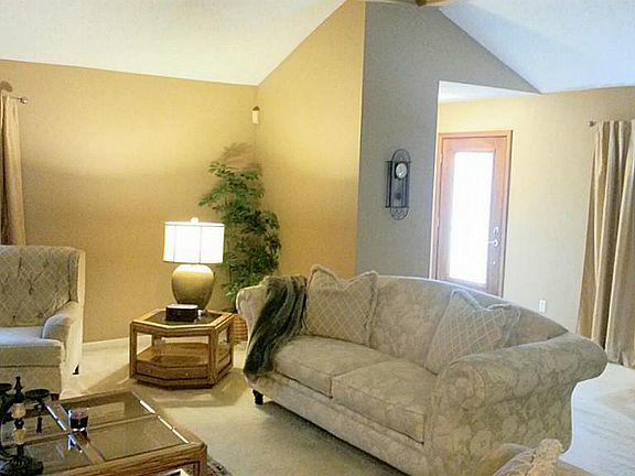 3rd image of 13410 Agarita Ln