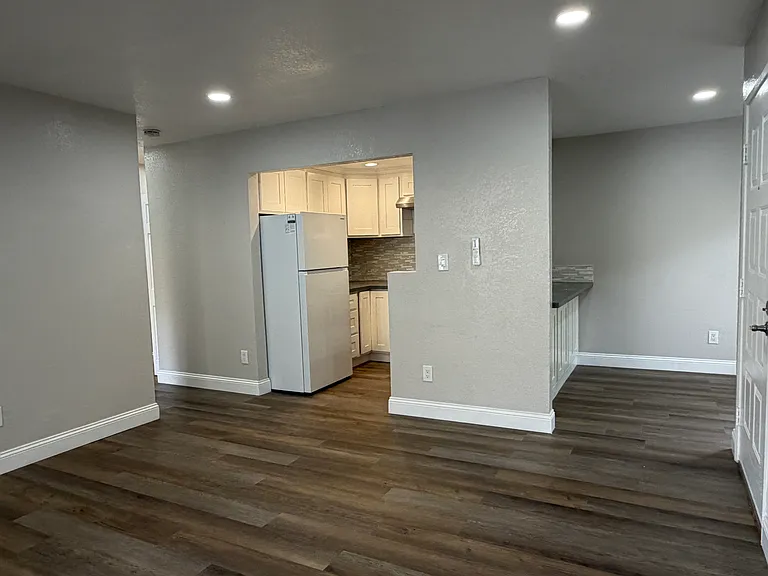 2396 Balme Dr — Photo 4